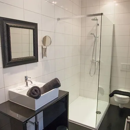 Logies Hollywood 3* Brygge